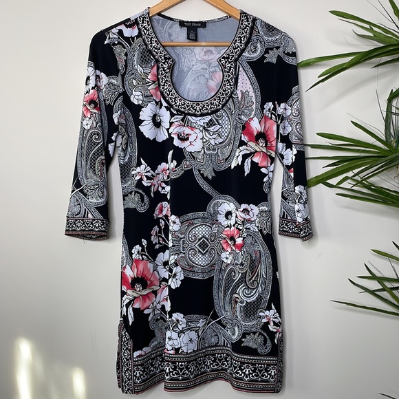 White House Black Market || Horseshoe Neckline Print Tunic - Picture 15 of 17